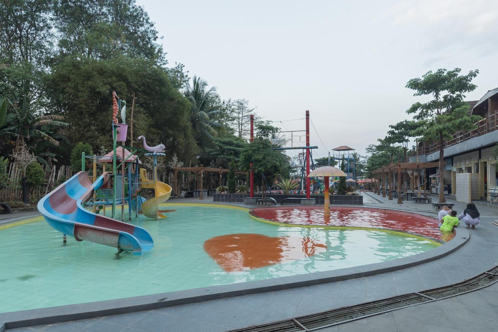 Urbanview Hotel Cianjur City Park By Reddoorz Eksteriør bilde